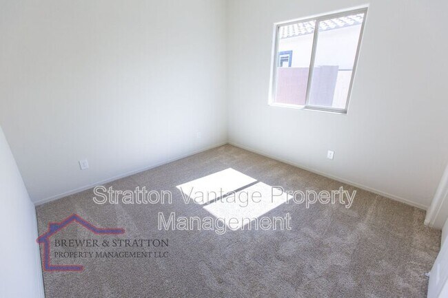 Building Photo - 18473 N Lakeside Dr