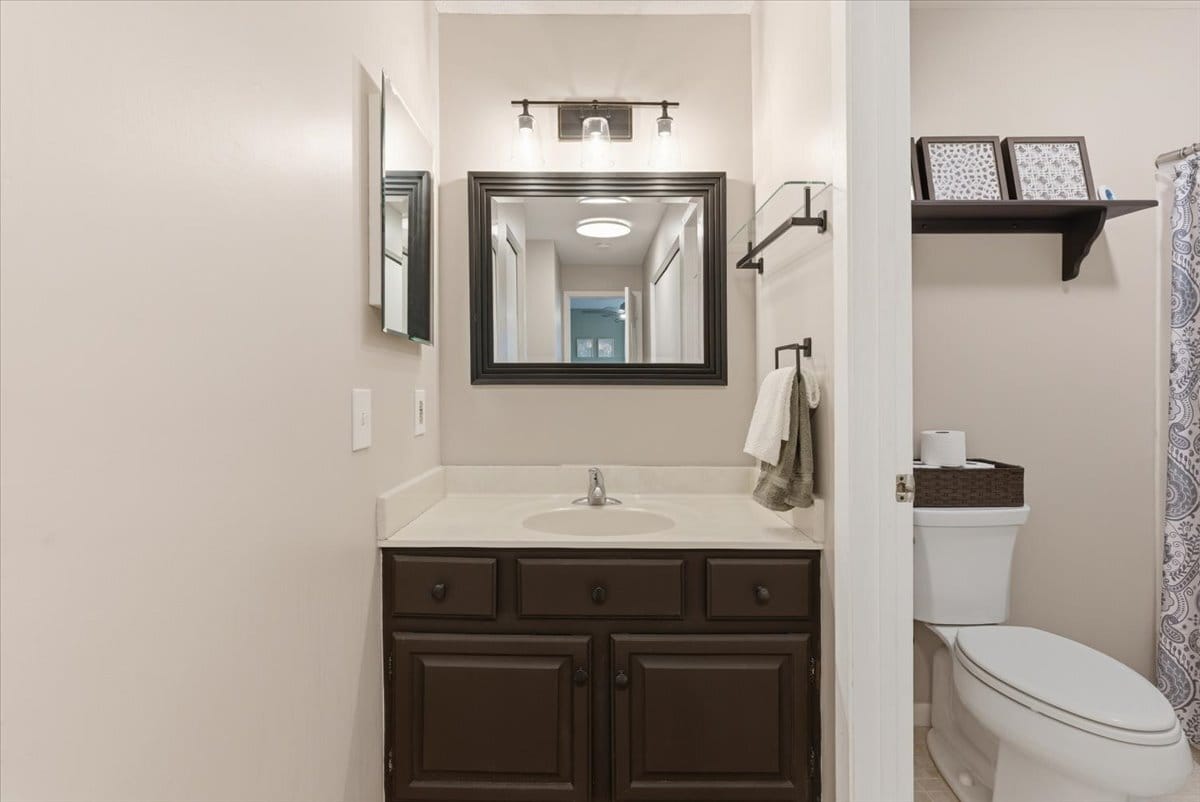 Building Photo - 10451 Greenbrier Rd