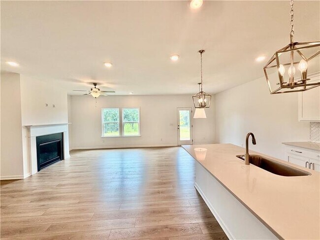 Building Photo - 215 Foxhill Dr