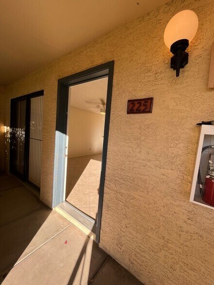 Building Photo - 1201 S McClintock Dr