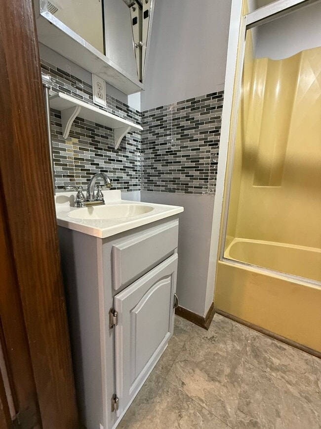 Building Photo - Adorable 1 bedroom cottage style home
