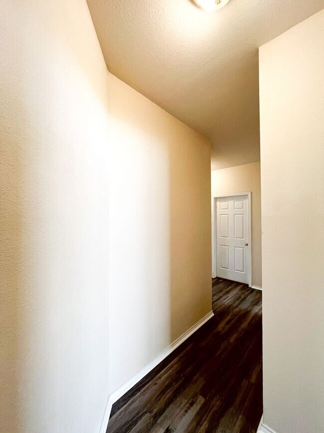 Building Photo - Available Now Beautiful 1 story, 4 bedroom, 2 bath, 2 car garage home with fire place, garage doo...