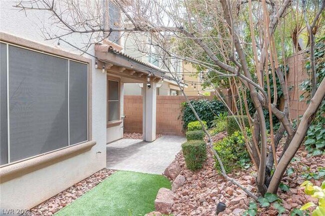 Building Photo - Stunning 3-bedroom, 2.5-bathroom home loca...