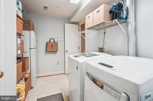 Building Photo - 8300 Centerbrook Pl