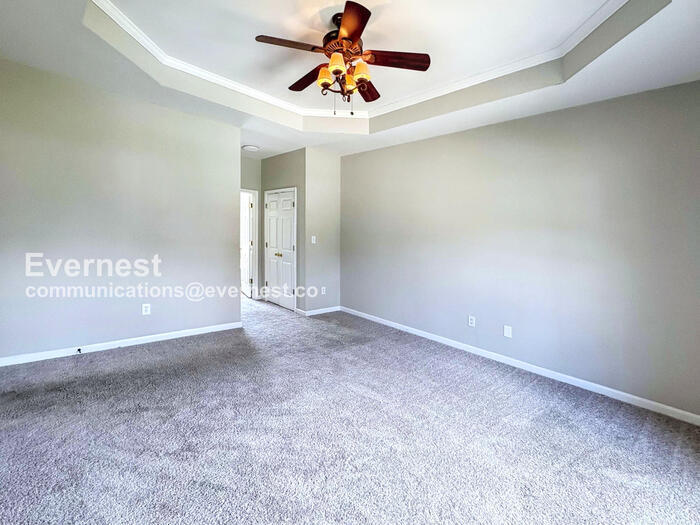 Building Photo - 6004 Park View Dr