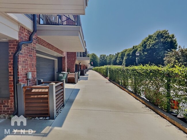 Building Photo - 436 E 33rd St