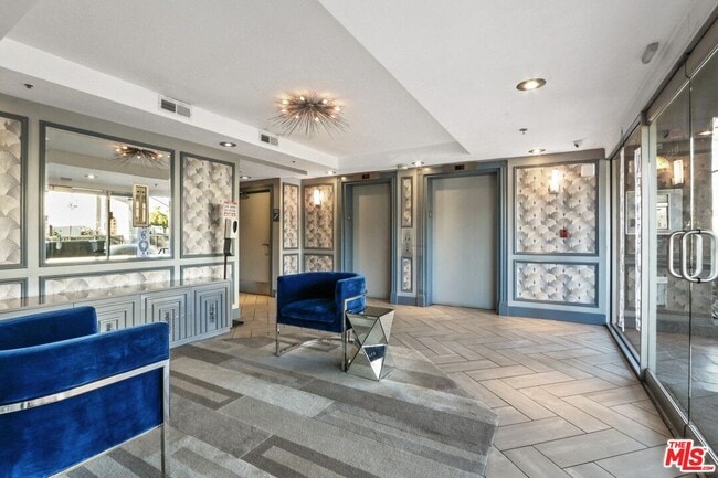 Building Photo - 627 N Rossmore Ave