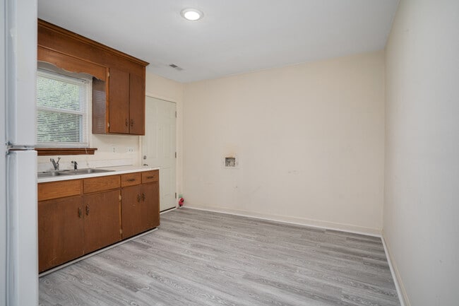 Building Photo - 1328 Maple St