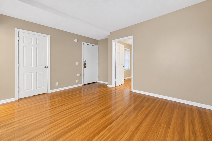 Building Photo - 476 Herschel St