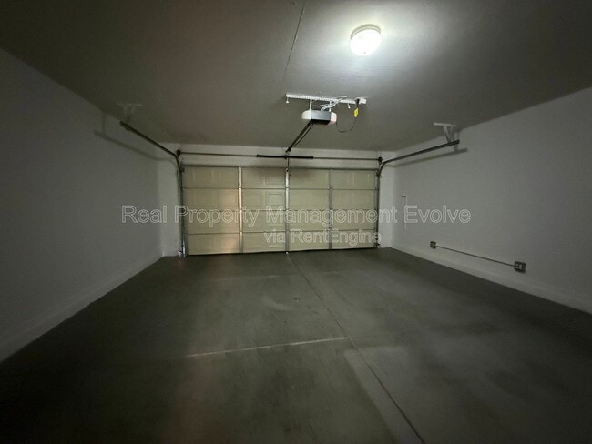 Building Photo - 22621 W Yavapai St