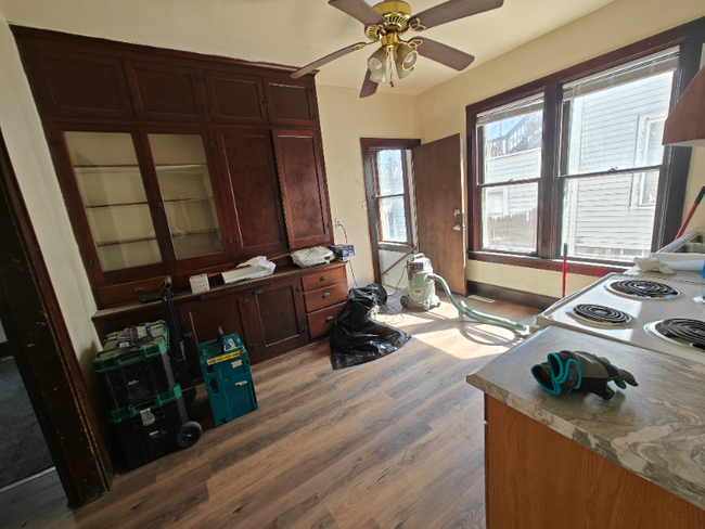 Building Photo - 422 N Maple Ave