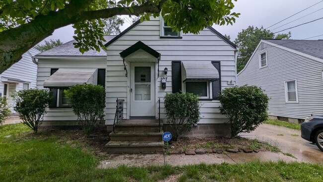 Primary Photo - 3 Bedroom 1.5 Bathroom