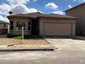 Building Photo - Mesquite Hills. 3 bedrooms, 2 full baths, ...