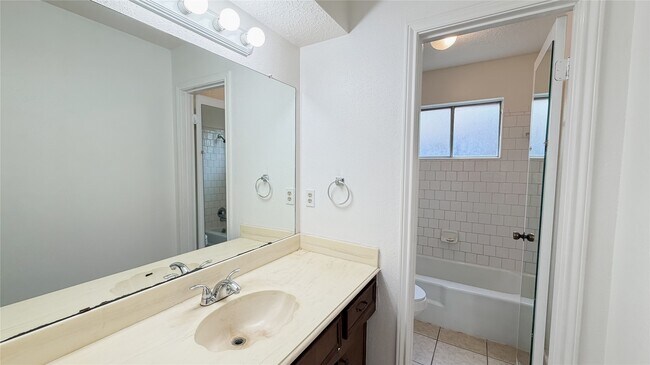 Building Photo - 18010 Blundell Dr