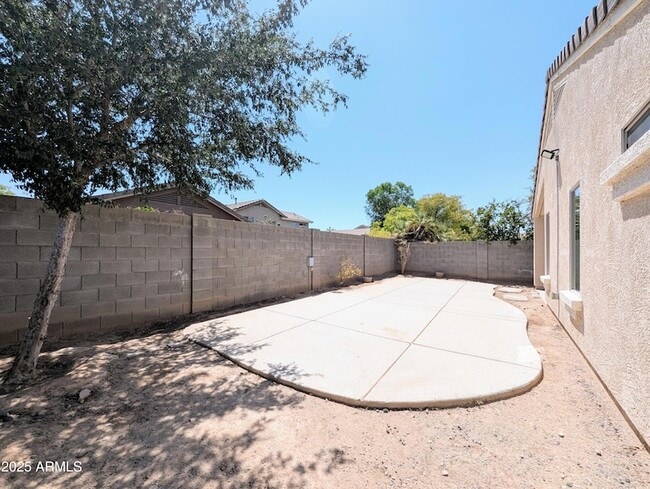 Building Photo - 13959 W Country Gables Dr