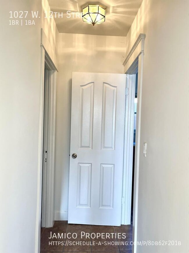 Building Photo - 1027 W 12th St