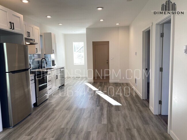 Building Photo - 426 S 60th St