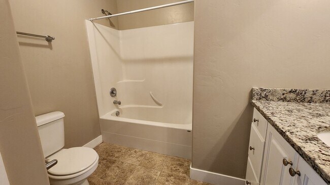 Building Photo - 576 N 220 E