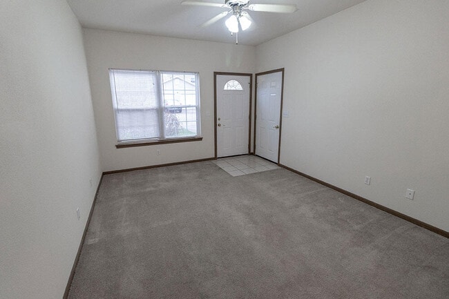 Building Photo - 5000 Derby Ridge Dr