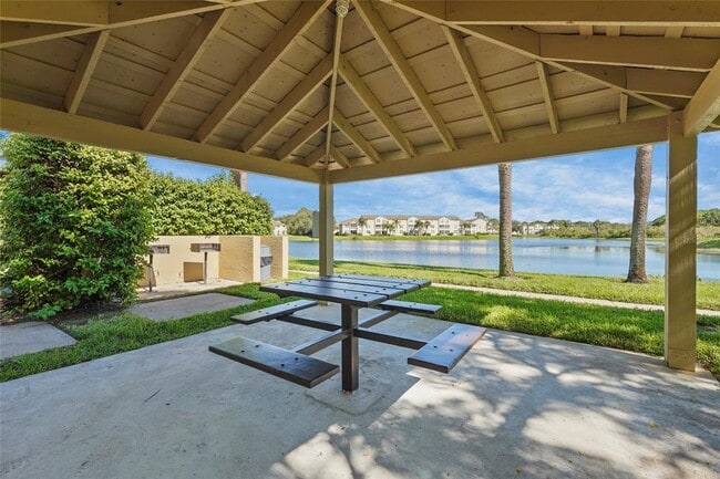Building Photo - 4045 Crockers Lake Blvd