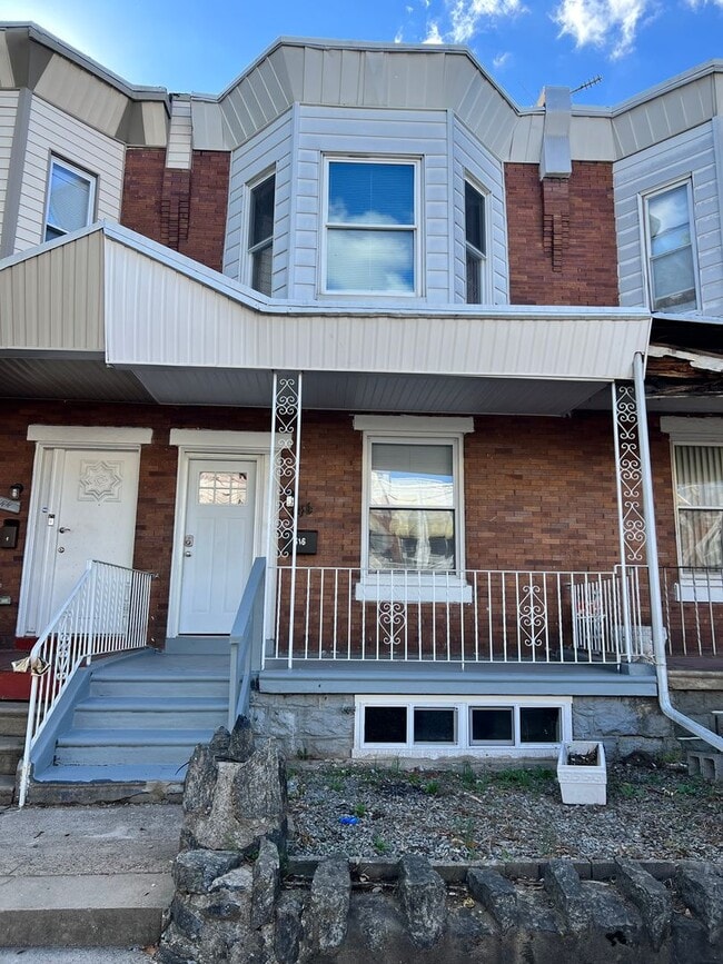 Building Photo - Gorgeous 4b/1.5b Home! Section 8 only!