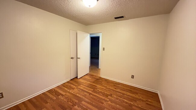 Building Photo - 415 Orchid Dr