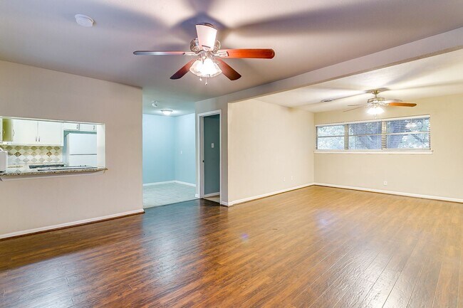 Building Photo - Ready for New Tenants- Large 3 bed, 2 bath...