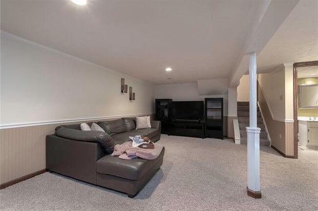 Building Photo - 151 Pilgrim Dr