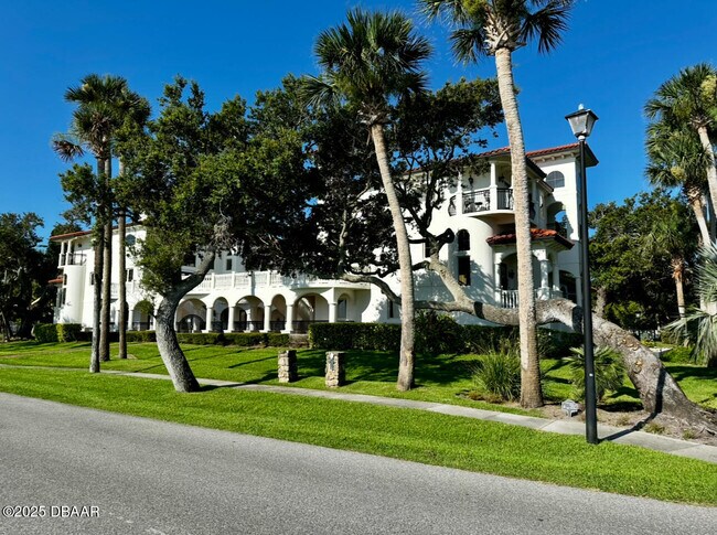 Building Photo - 5090 Riverside Dr