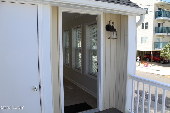 Building Photo - 933 Perrin Dr