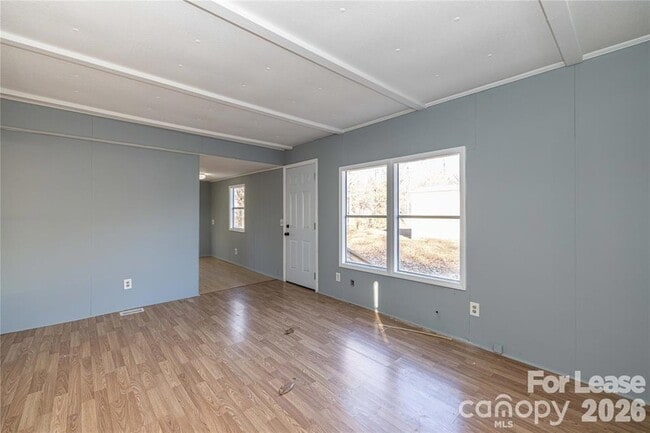 Building Photo - 126 Poe Dr