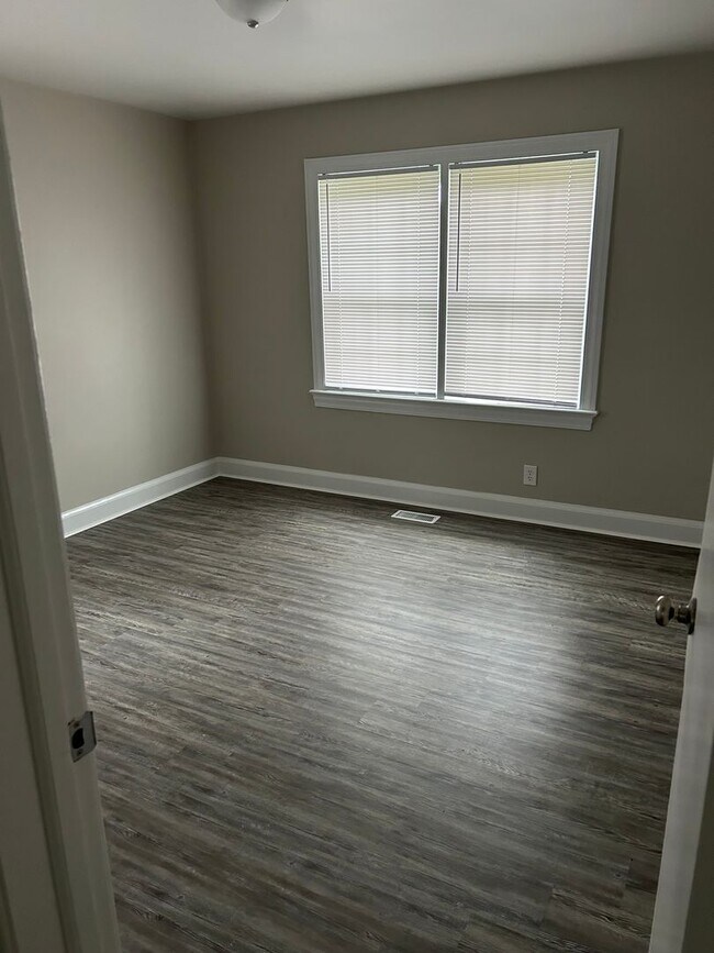 Building Photo - 3 bedroom, two bath home for rent