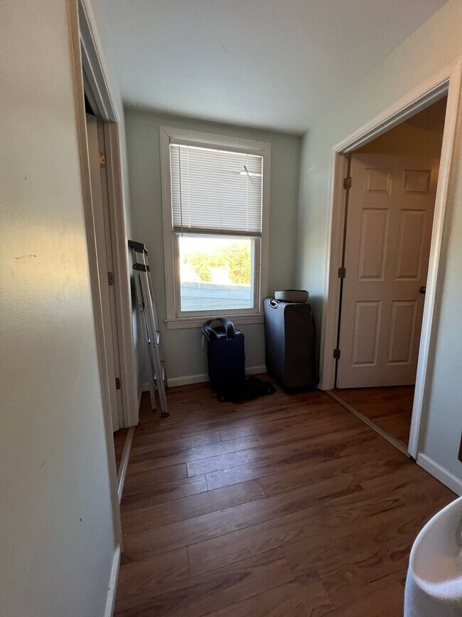 Building Photo - Beautifully Updated 2 bdrm/2bth Home Located in the Peter Paul Neighborhood mere minutes from Dow...