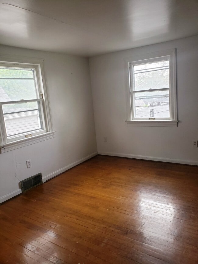 Building Photo - 409 Hendry St