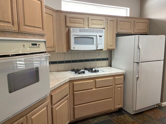 Building Photo - Charming 3-Bedroom Home Backing to Greenway with Golf Course Access