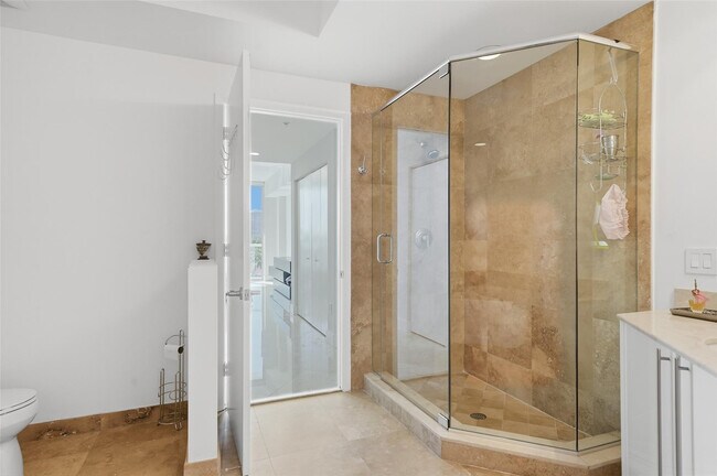 Building Photo - 3030 NE 188th St