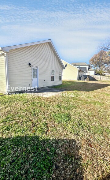 Building Photo - 101 W Bush St