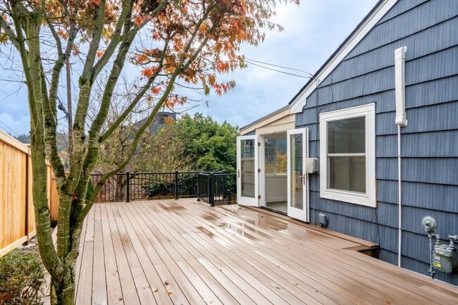 Building Photo - 4Bd/2.5Ba Seattle House