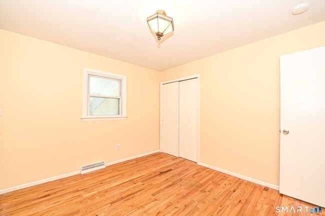 Building Photo - 90 Mary Ellen Dr