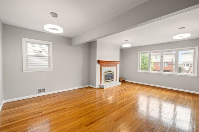 Building Photo - 51 Isabella Ave