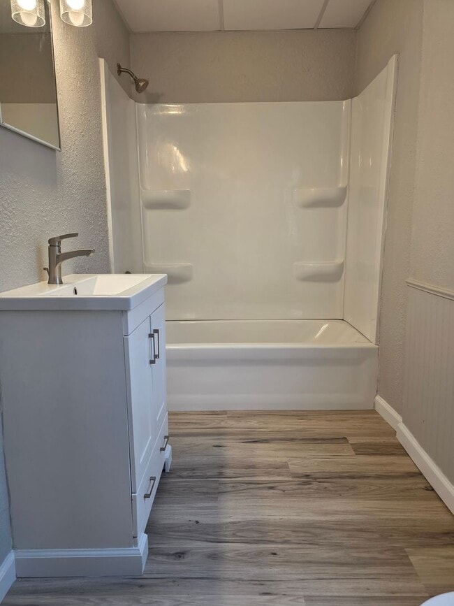 Building Photo - Remodeled Two Bedroom House!