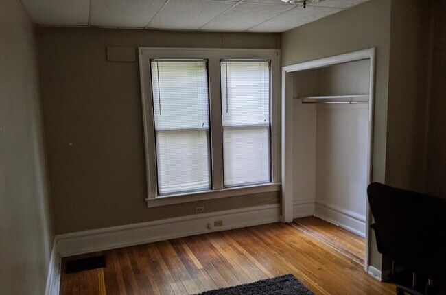 SPACIOUS BEDROOMS 7 TOTAL - 70 E Northwood Ave