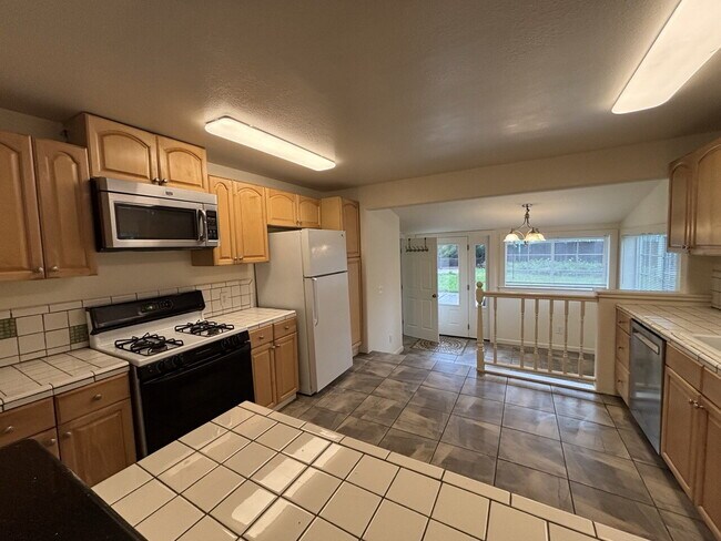 Building Photo - Ideally located 3/2 home in Placerville for rent