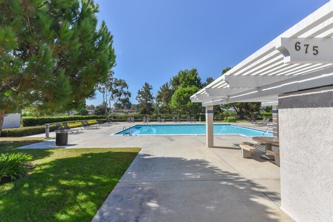 Building Photo - 355 Stanford Ct