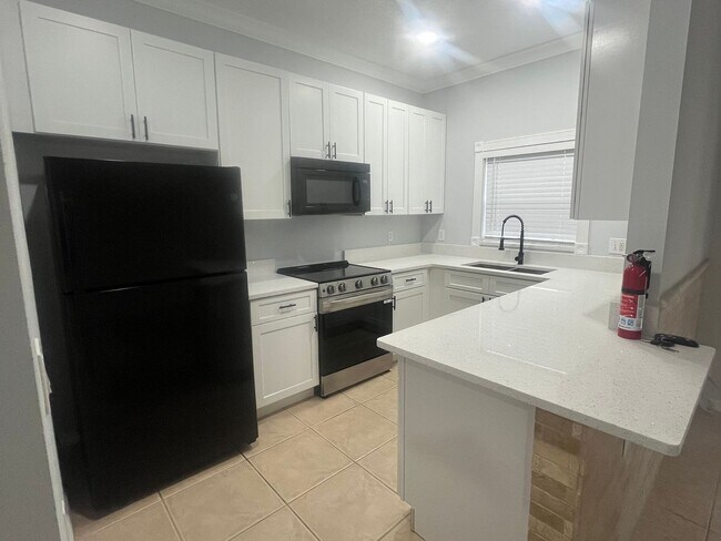 Building Photo - 1520 Retreat View Cir