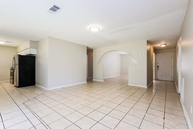 Building Photo - 807 Sulphur St