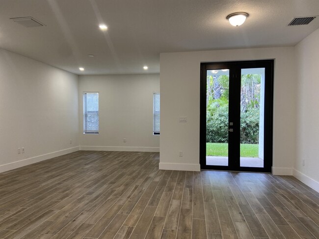 Building Photo - 365 Bella Sol Way