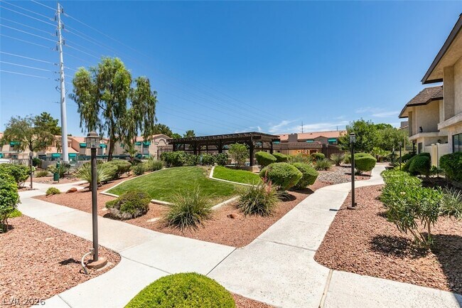 Building Photo - 2127 Pine Breeze Ln