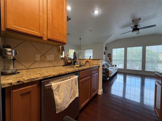 Building Photo - 16100 S Great Oaks Dr
