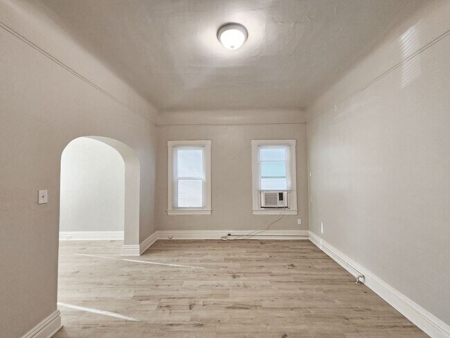 Building Photo - 811 V St